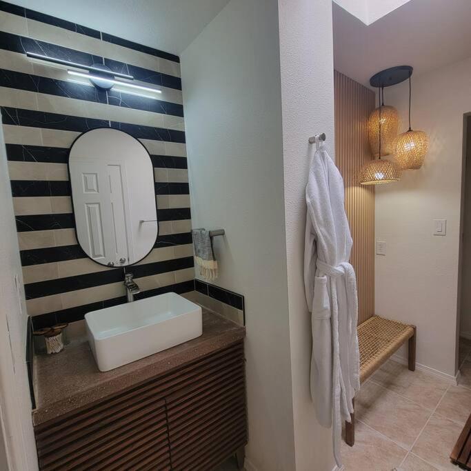 The Ritz Spa Sanctuary Hot Tub/Patio/Fam/Pet Las Cruces Exterior foto